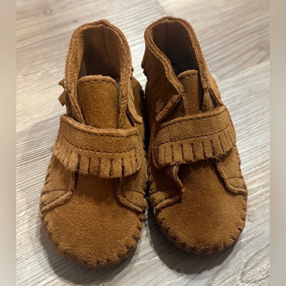 Minnetonka front strap bootie brown size 3 NWT
